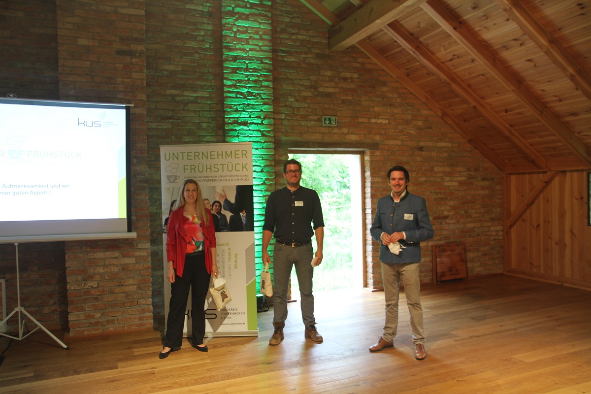 Referentin Dr. Carolina Kleebaur, Geschäftsführer Bernhard Schmidt und KUS-Vorstand Johannes Hofner